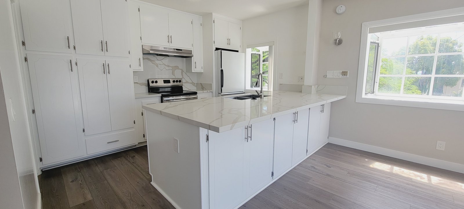 Unit D kitchen, original unaltered photo