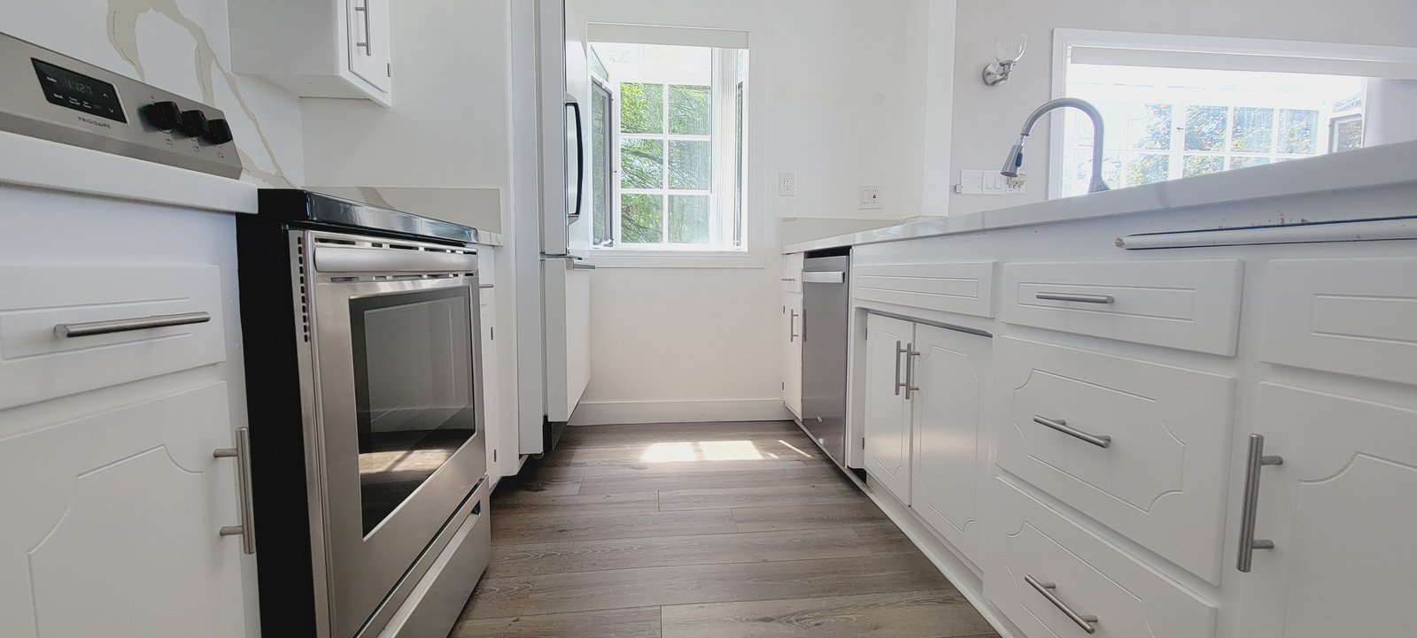 Unit D kitchen, original unaltered photo
