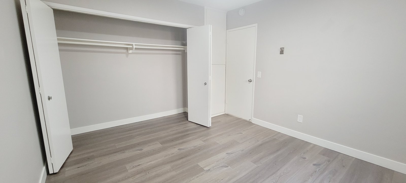 Unit D bedroom, original unaltered photo