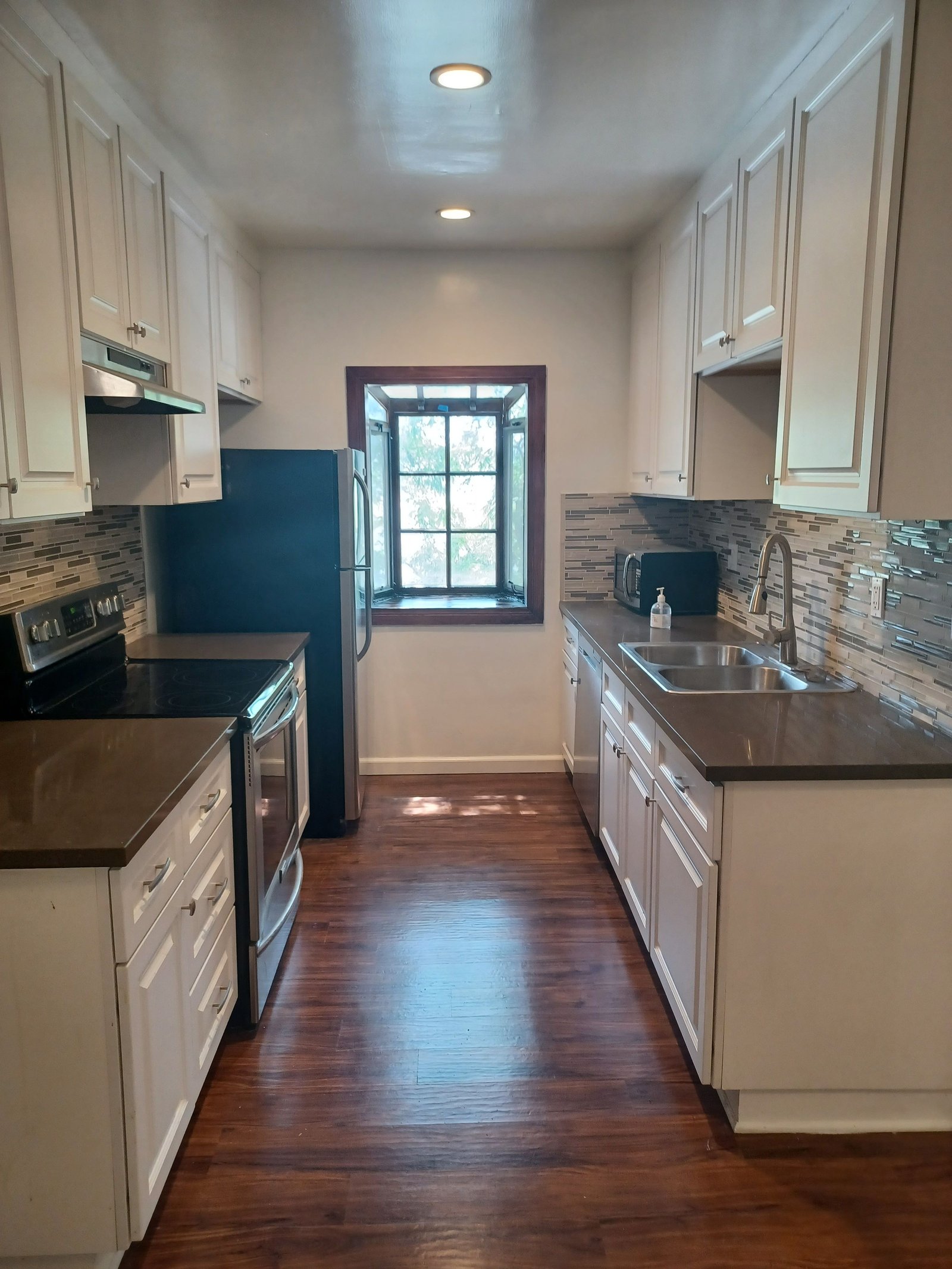 Unit E kitchen toward the window, original unaltered photo