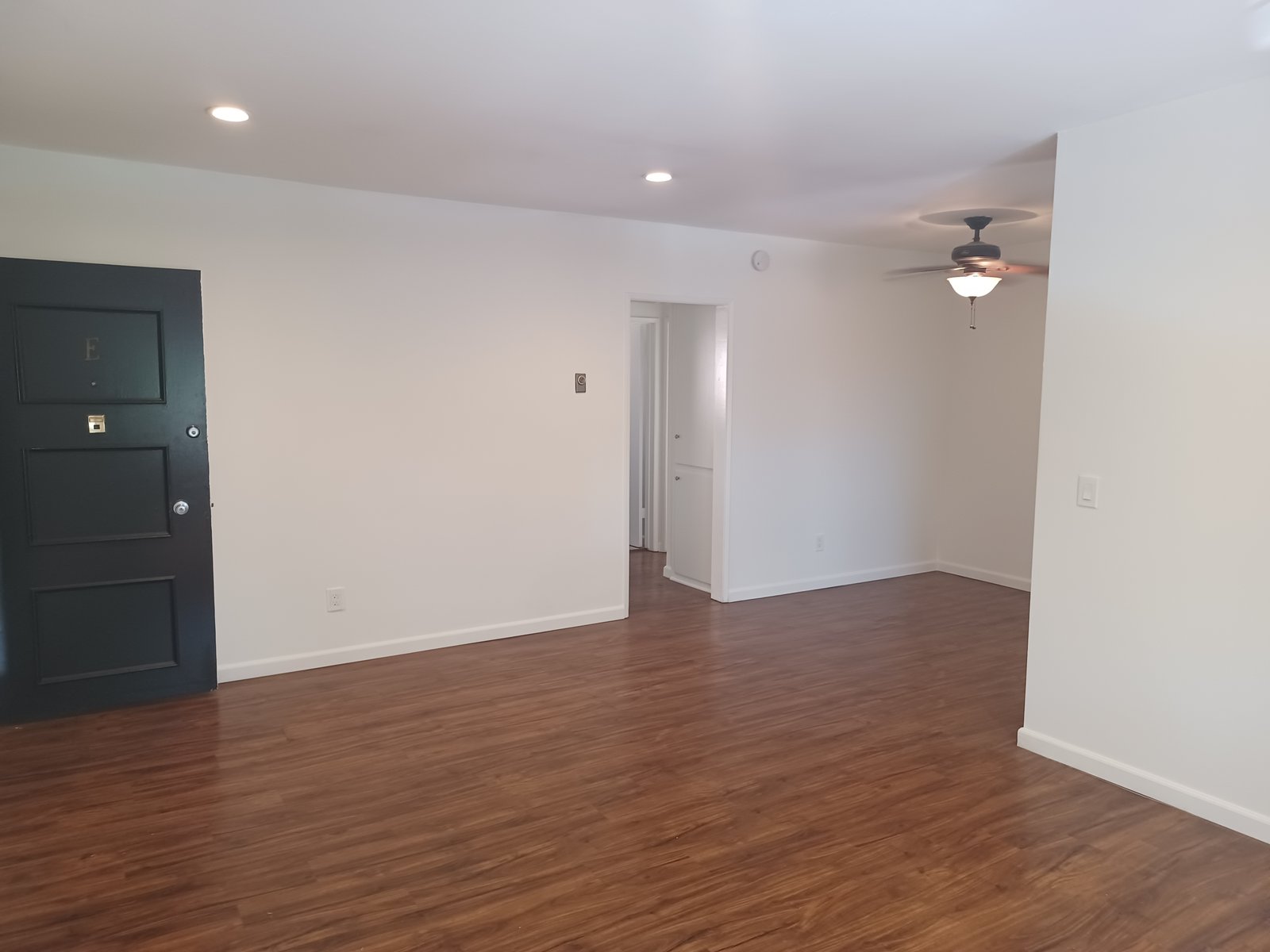 Unit E living and dining area, original unaltered photo