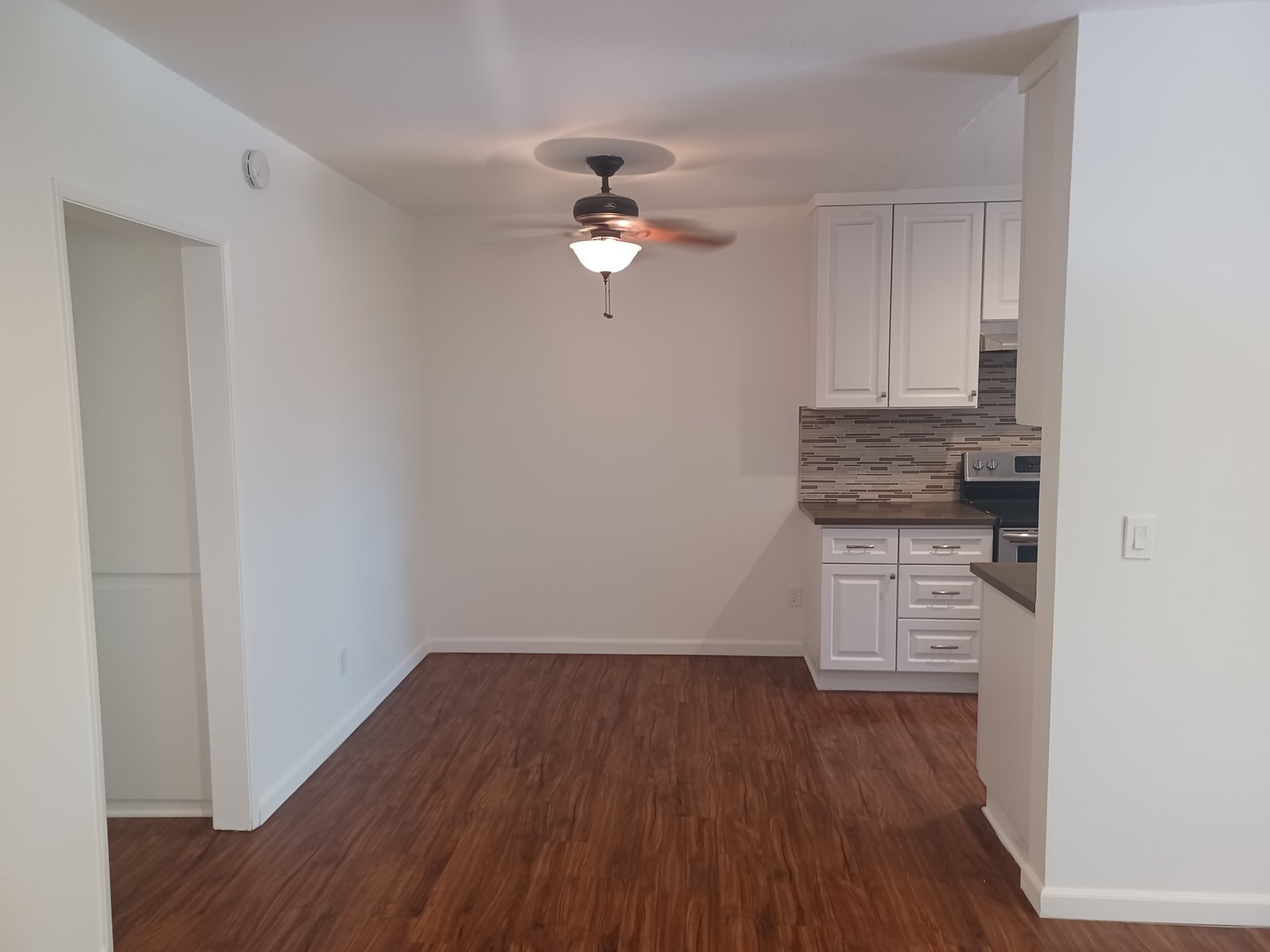 Unit E dining area, original unaltered photo