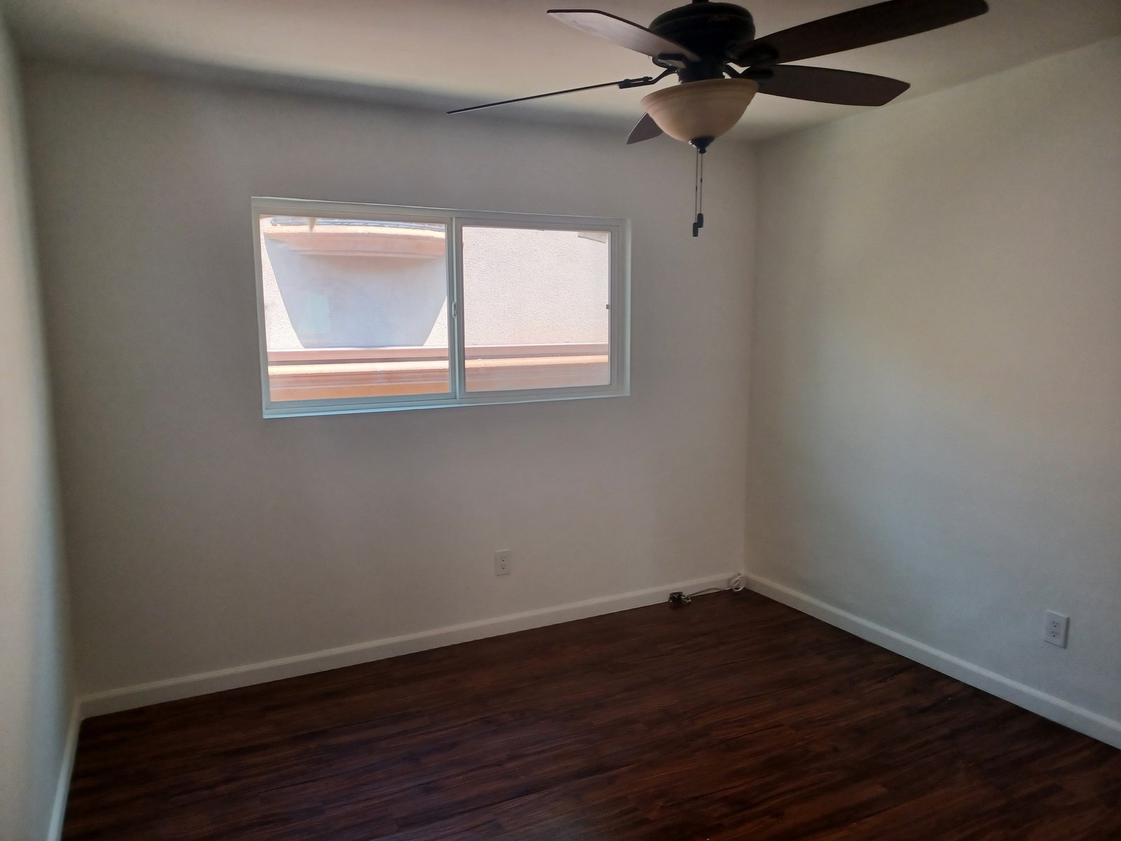 Unit E bedroom, original unaltered photo