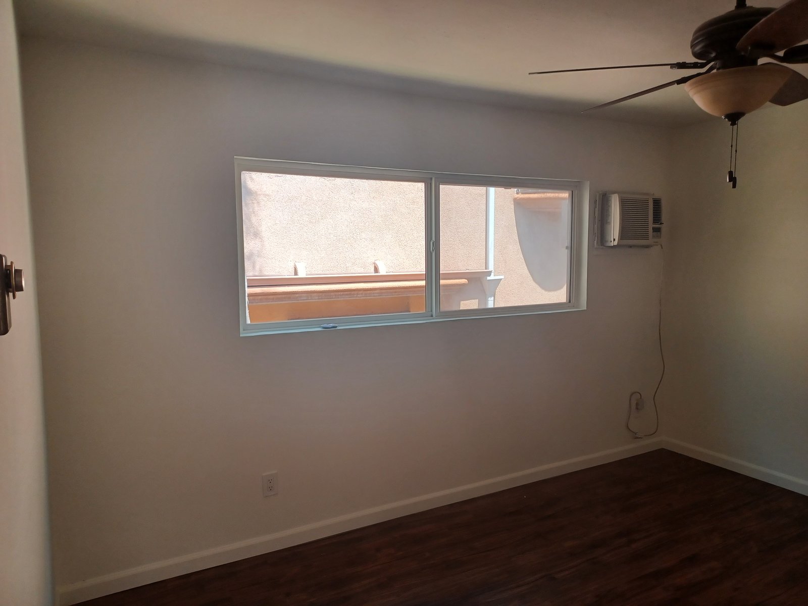 Unit E bedroom, original unaltered photo